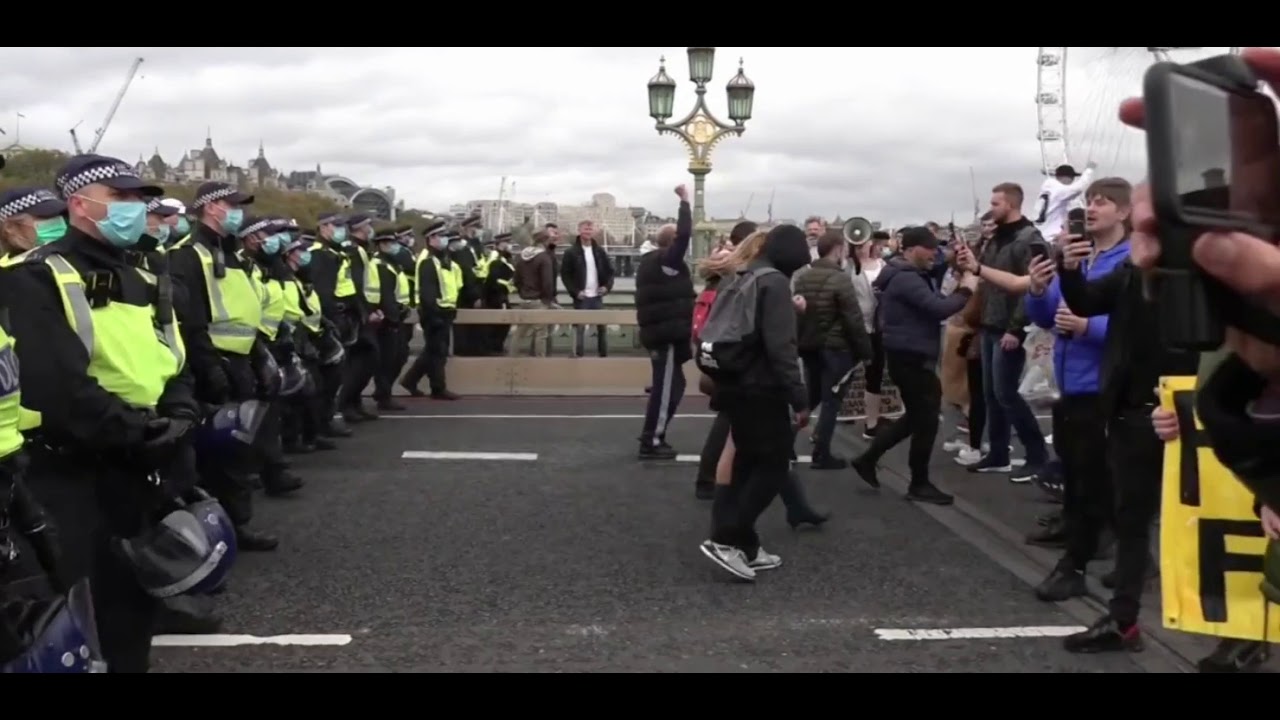 London protests: Demonstrators block Westminster Bridge