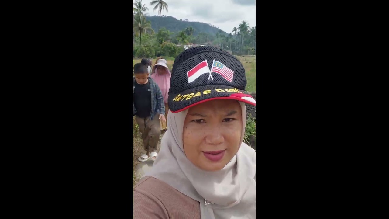 Ziarah kemakam papa dibayang pesisir selatan Sumatera Barat..