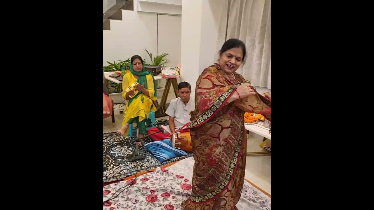 Banke bihari ke bhajan par dance #vrindavan #maa #bankebihari #shorts #trending #kirtan #bhajan