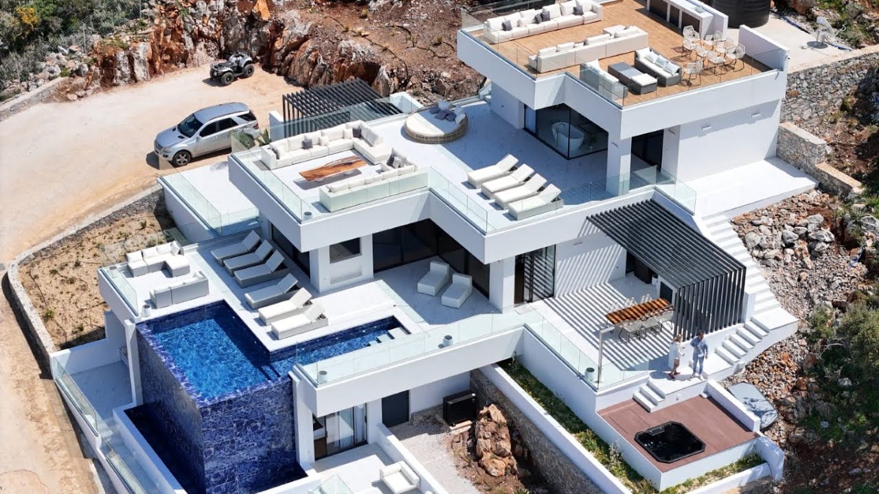 Α SUPER HIGH-END VILLA IN KOKKINO CHORIO