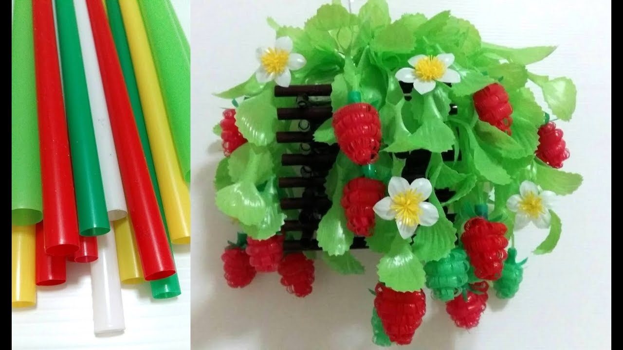 ดอกไม้จากหลอด สตรอว์เบอร์รี่ จากหลอด by มายมิ้นท์ Strawberries wall hanging from 100% Straws.