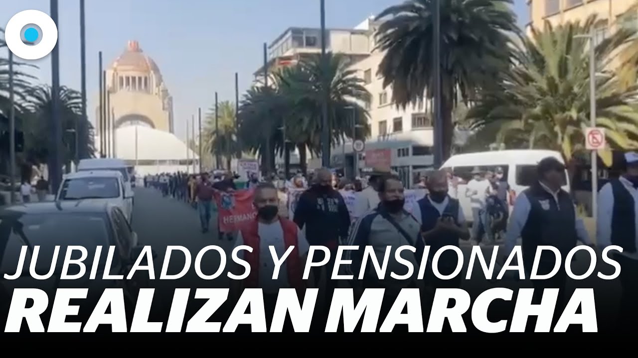 Grupo de manifestantes polic&iacute;as jubilados y pensionados realizan una marcha, Reporte Indigo