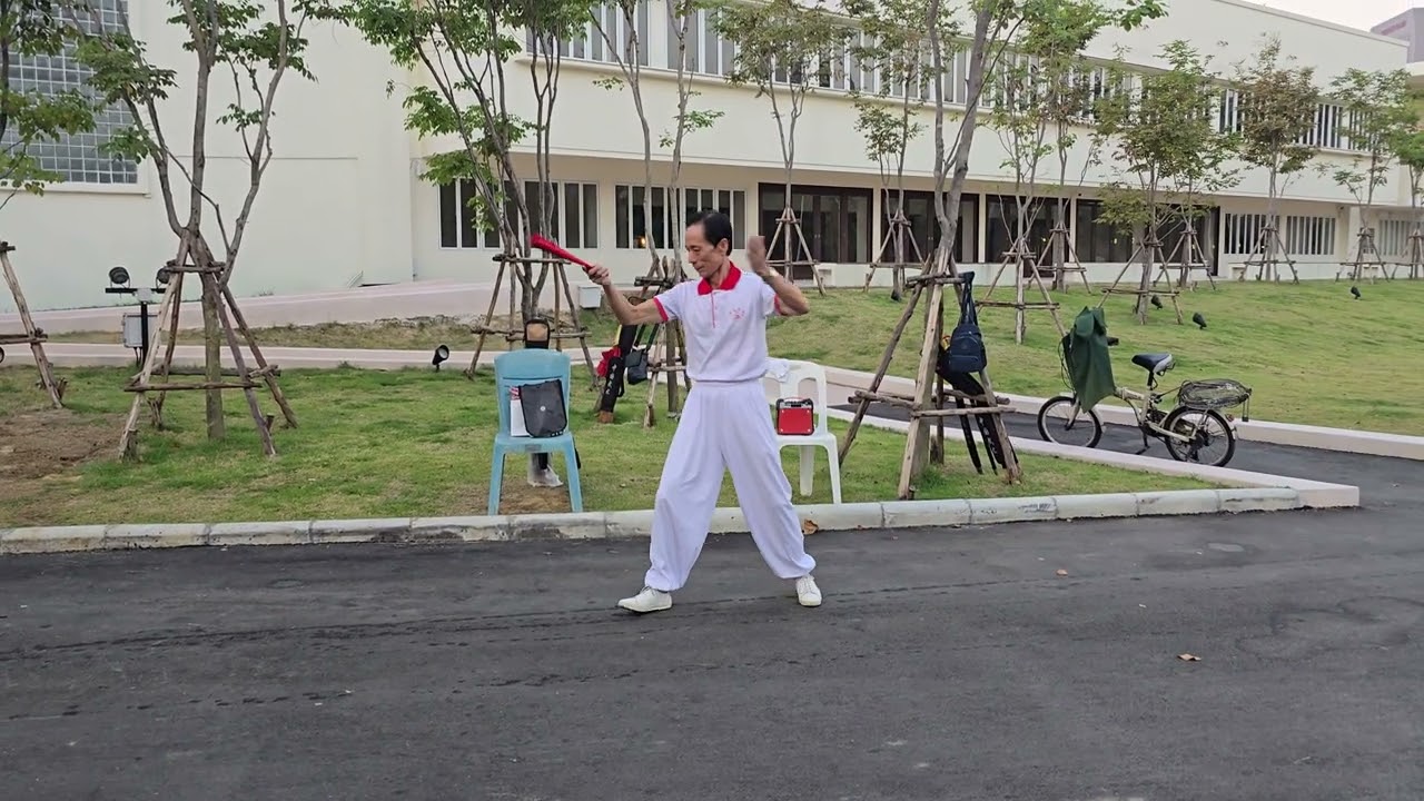 27-12-2025(2568)(Sat) Taichi Fan by Fang Lou Si สวนลุมพัดแดง
