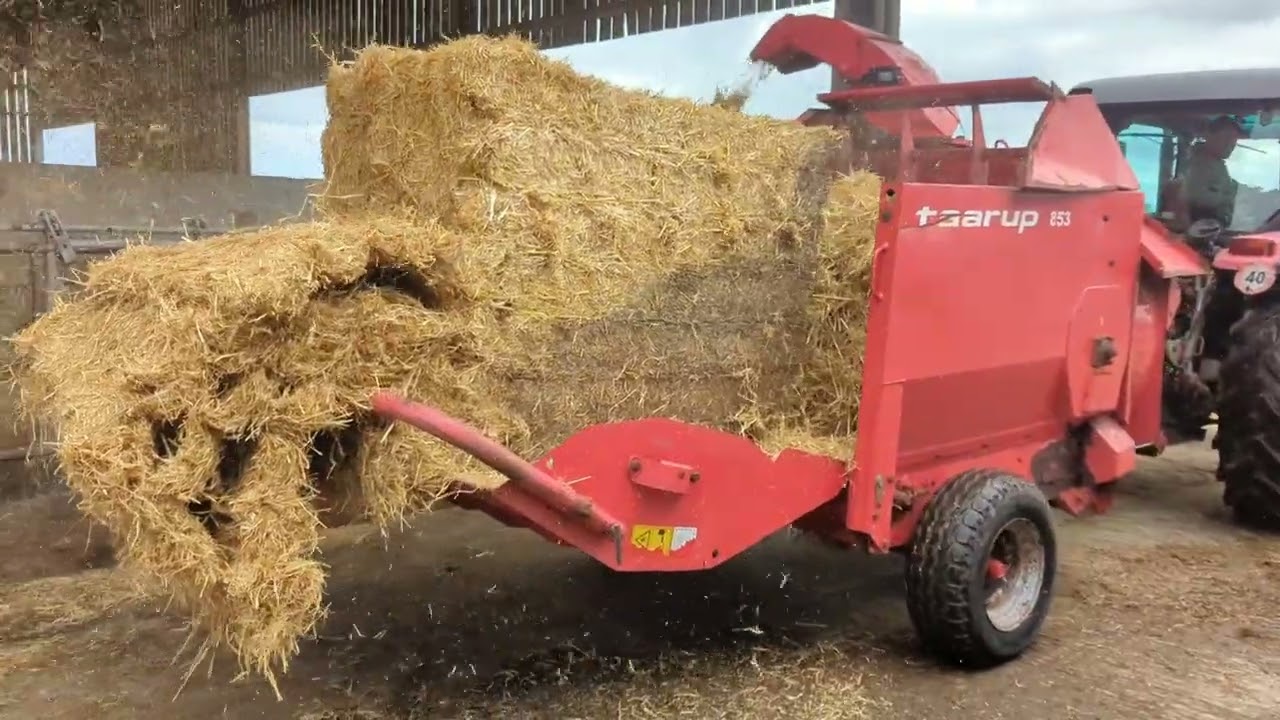 KVERNELAND 853 STRAW CHOPPER WORKING DEMO