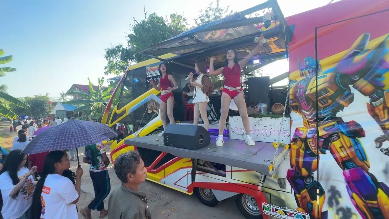 แม่ฮ่างน้อย ใบบอล แสงสอง รถแห่ก้อยขม ติดต่องาน ดนตรีสด อิเล็กโทนสด 0881128044