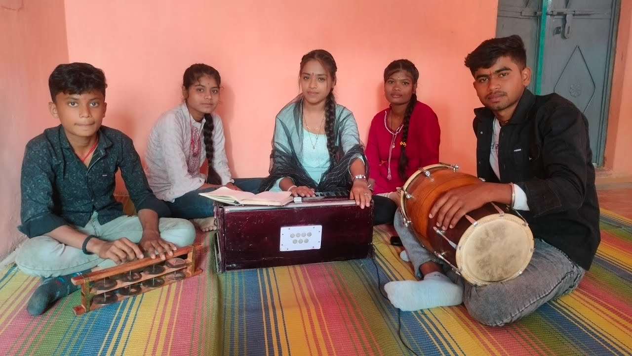 🙏 बहुत सुंदर लोकगीत गोला गले को तिदानो रे बखरी में हिरानो एक बार जरूर देखें 🥰