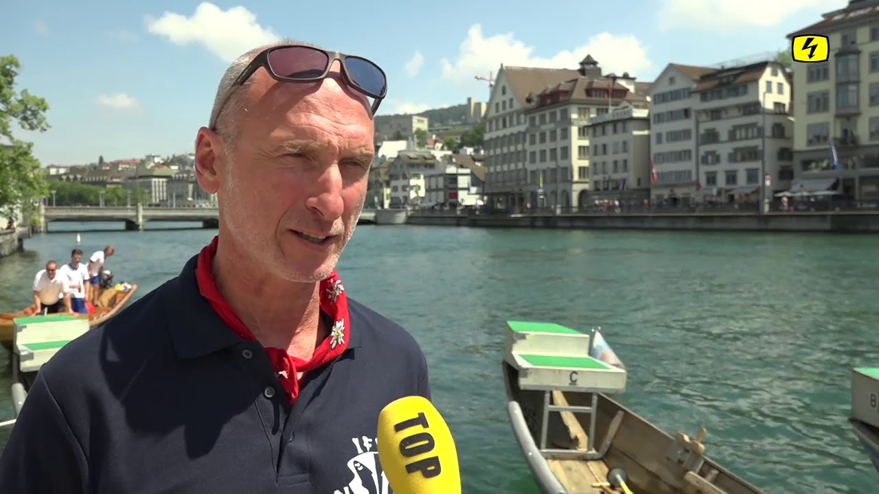 Schifferstechen 2018   Zürcher stossen sich gegenseitig vom Boot