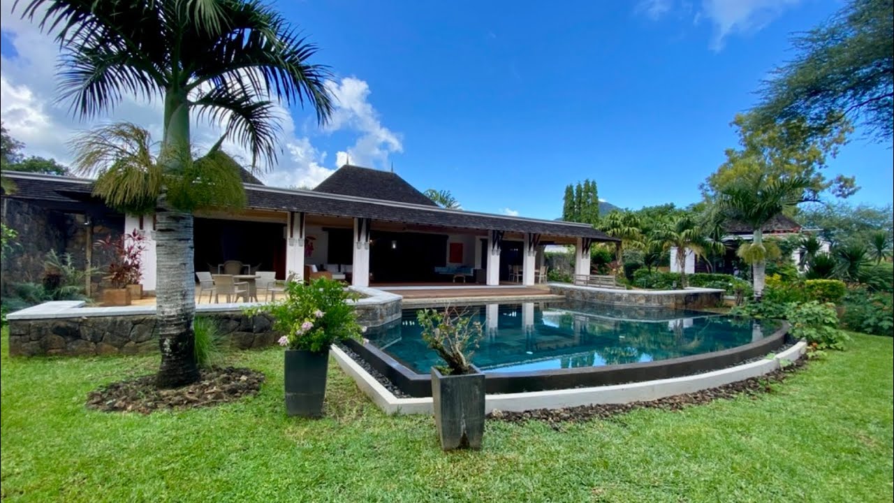 High quality featured golf villa in Tamarin