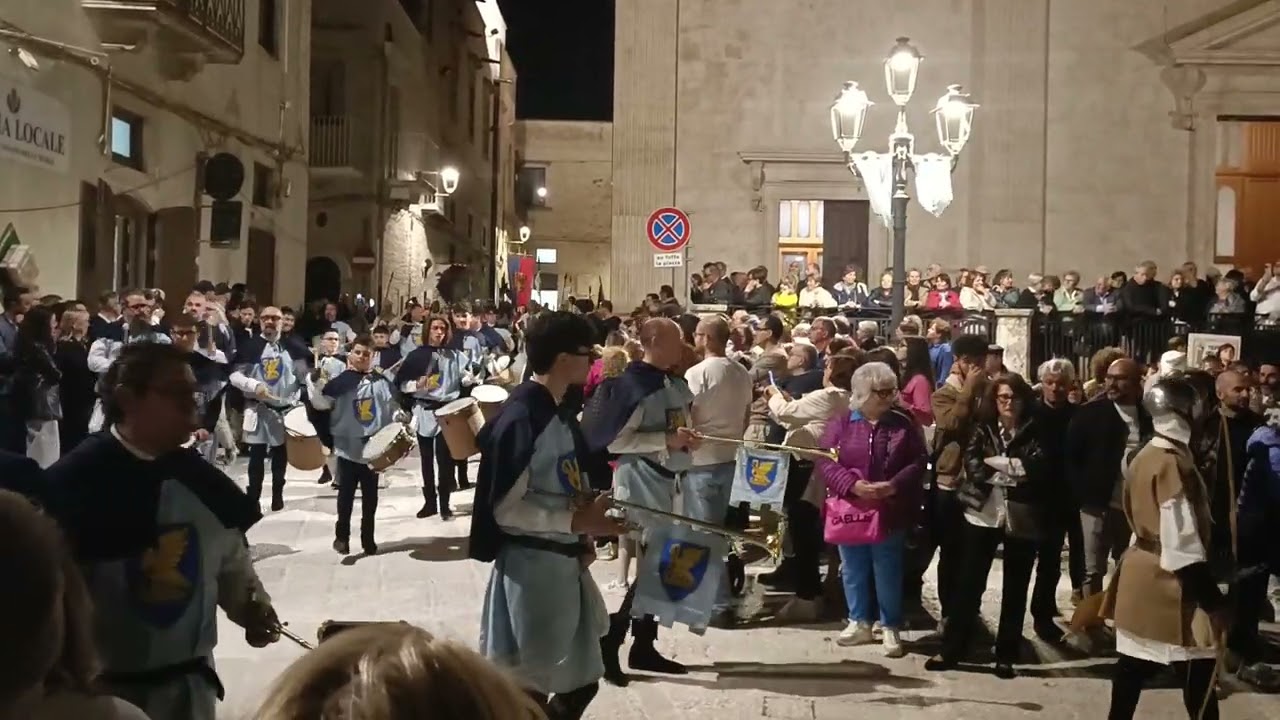 Arrivo in Piazza Moro Corteo della rievocazione storica dei Crociati a Cassano delle Murge 3/5/25