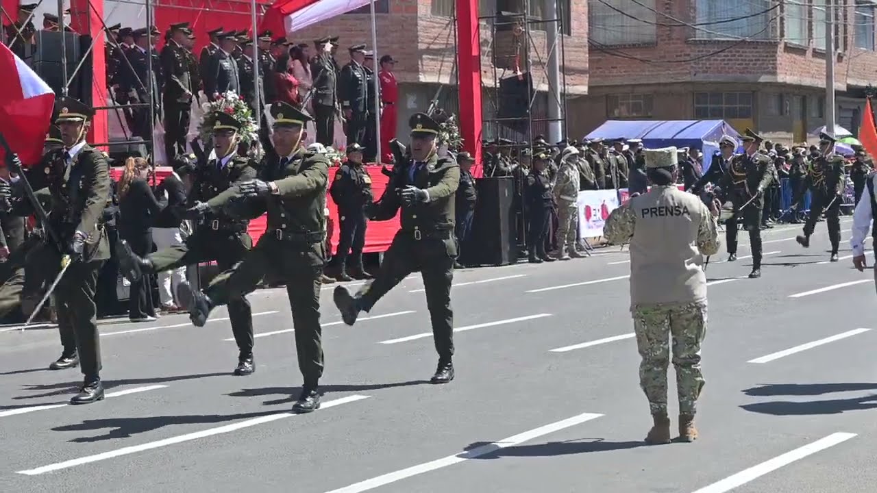 DESFILE CÍVICO MILITAR 2024 PUNO (parte 1)