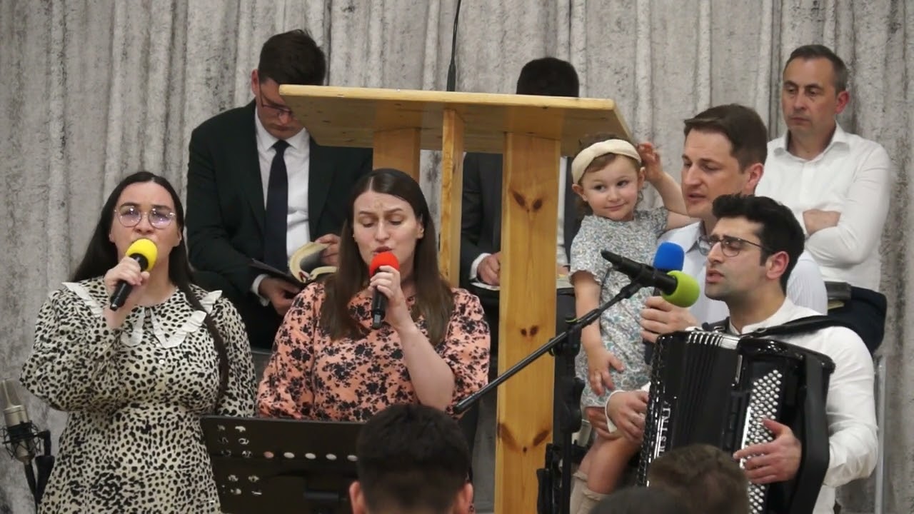 Un grup &icirc;mpreună cu Simon Boloca |