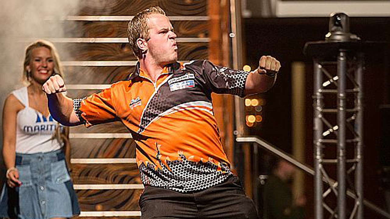 AMAZING WALK-ON! Dirk van Duijvenbode's Crazy Walk-On Dance!
