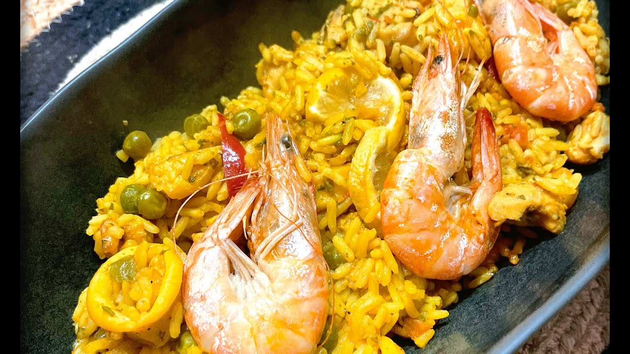 Paella fruits de mer🥘# بايلا#food #recettefacile crevettes🦐calamar🦑#bonnecuisine #ذوق و تذوق