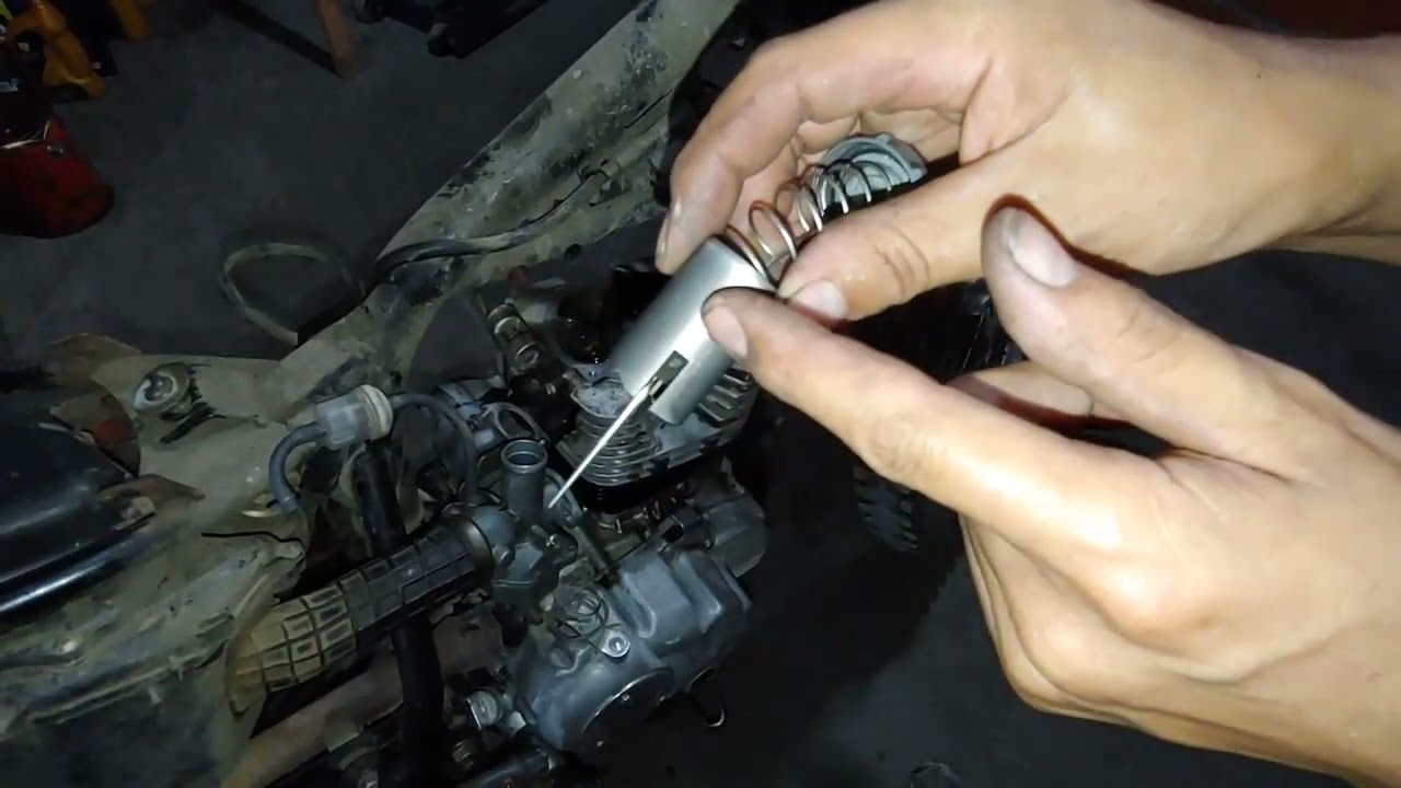 Como colocar La Cortina & Aguja CORRECTAMENTE en el CARBURADOR (Facil)