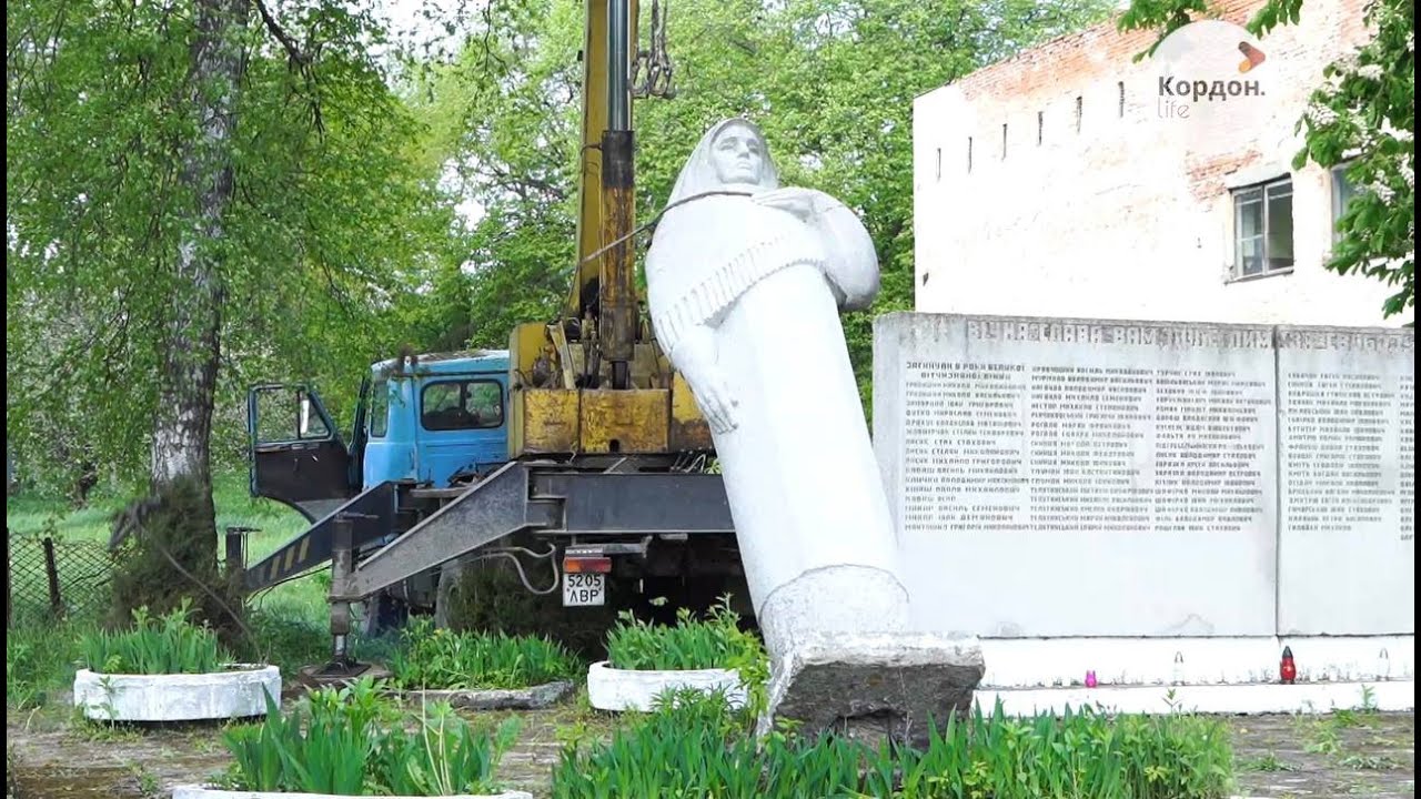 На Мостищині знесли радянський пам'ятник