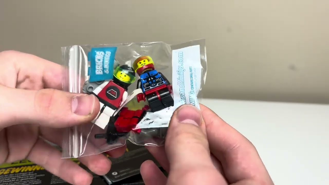 Покупаю минифигурки в магазине Bricks & Minifigs.