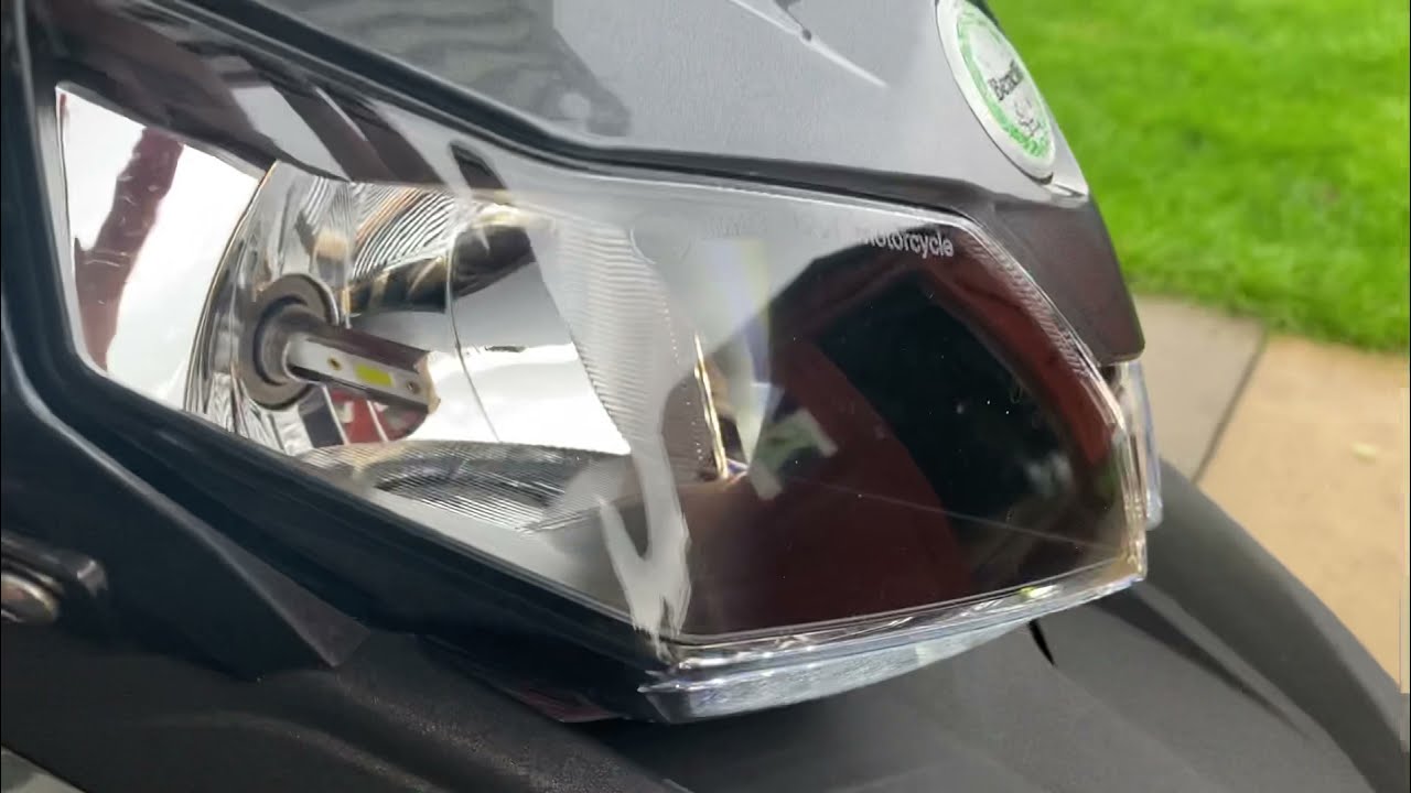 Changing the headlights bulbs on a BENELLI TRK.