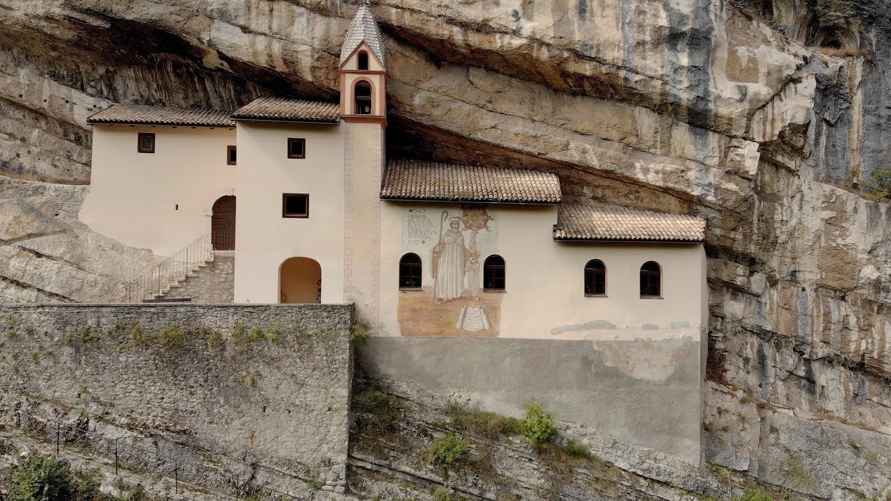 Salita all' eremo di San Colombano