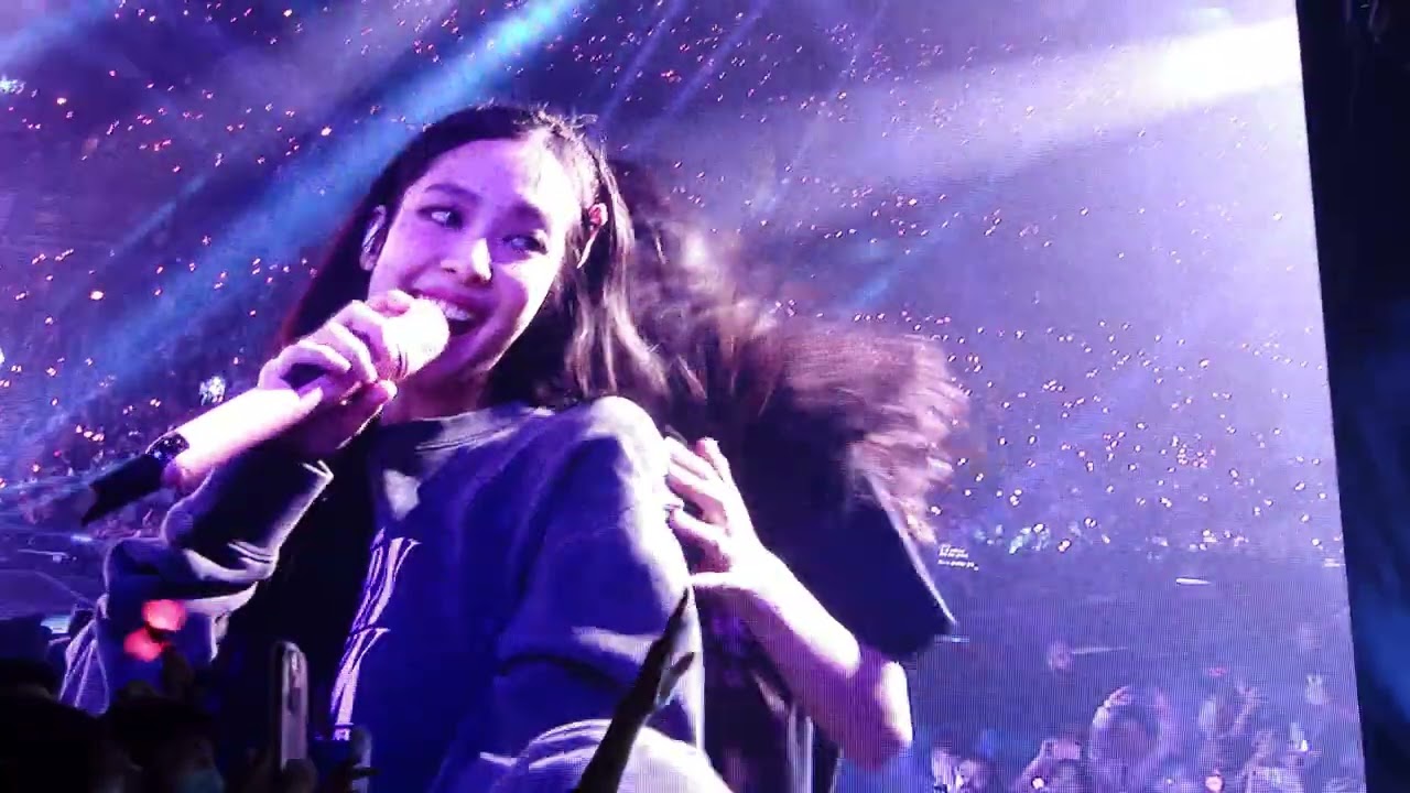 BLACKPINK 4K - Yeah Yeah Yeah - Live (Jennie almost falls) Excellent Audio/Video