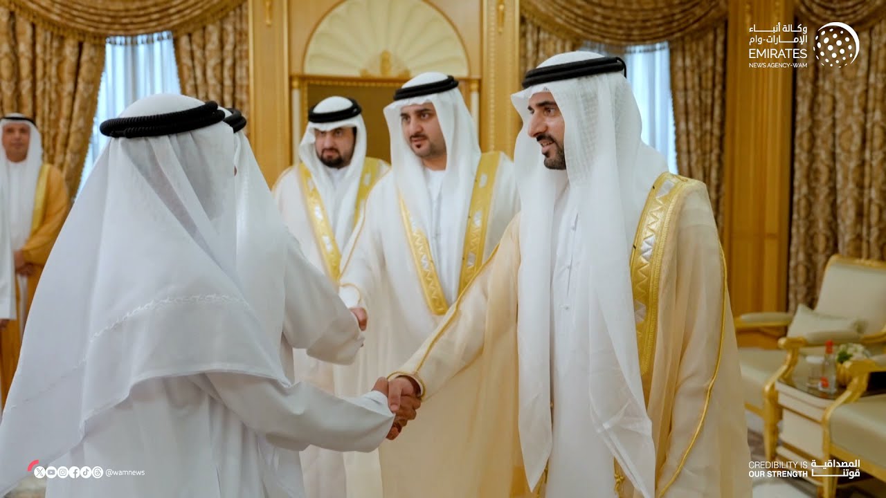 حمدان ومكتوم بن محمد يستقبلان المهنئين بعيد الفطر السعيد