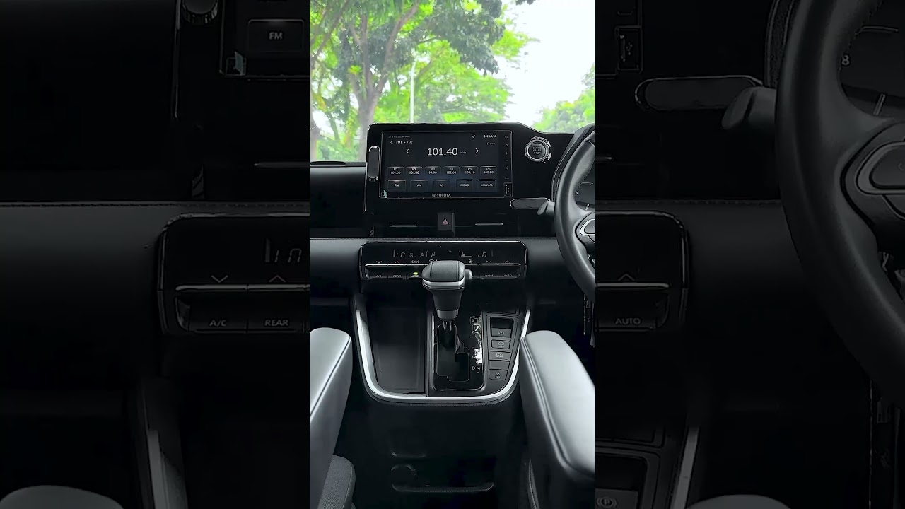 TOYOTA VOXY 2022 2.0 AT