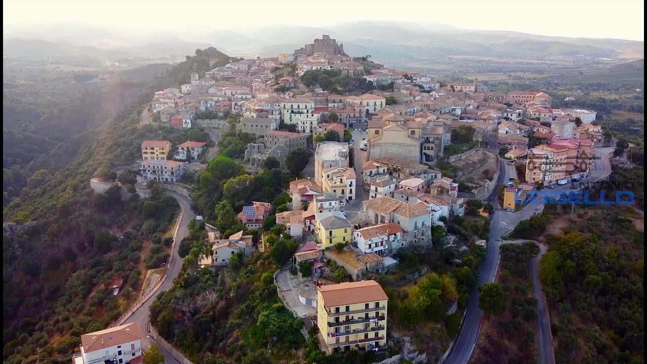 Il borgo di Squillace (CZ) Calabria Italia 🇮🇹 vista drone 🛩 by Antonio Lobello uGesaru