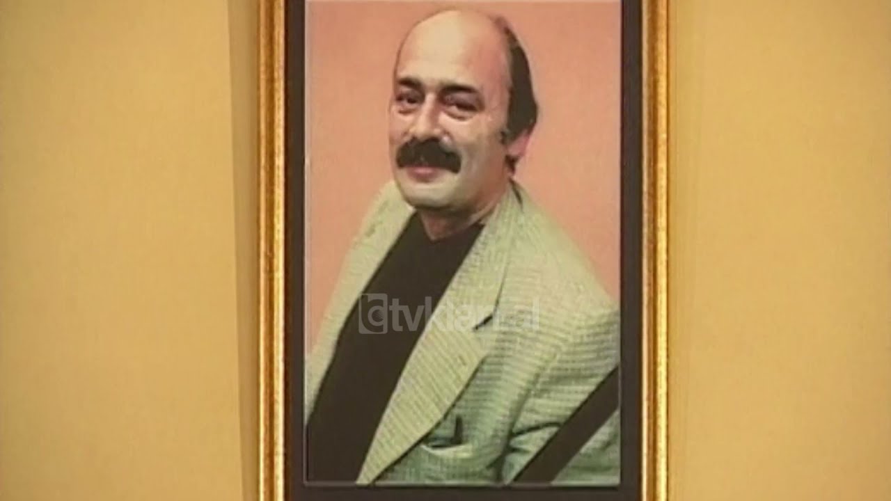 Politikanë, artistë dhe shkrimtarë përcjellin për në banesën e fundit Teodor Kekon (22 Gusht 2002)