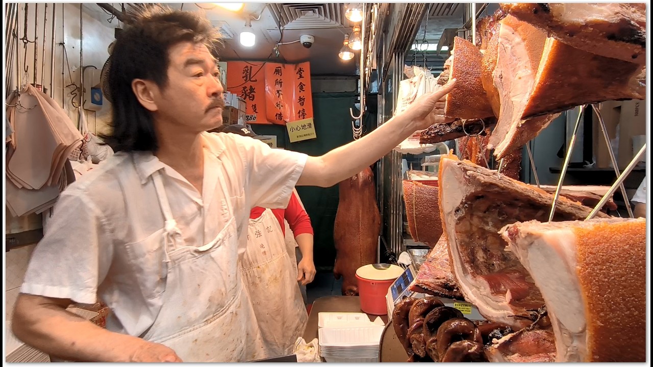 香港燒味 師傅出馬 佐敦快刀手鬍鬚哥哥 Roast Pork Crispy Yummy Hong Kong Food 刀法勁快狠準 深受粉絲們愛戴 燒乳豬燒肉燒鵝燒鴨 香港美食 新強記燒臘飯店