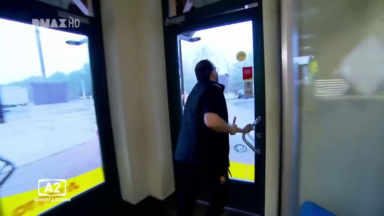 Junge Frau, nicht so schnell, ihr Mentos!