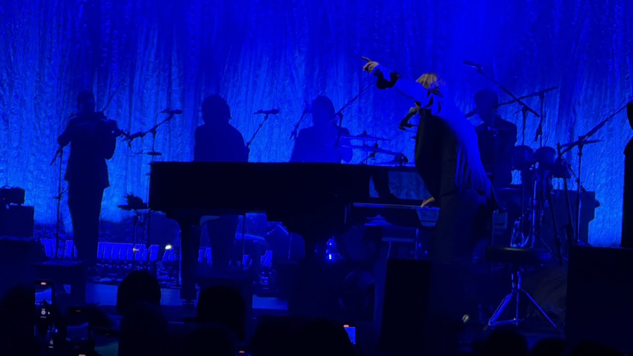 Tom Odell - live @ Sporthalle Hamburg - Loving You Will Be The Death Of Me (Opening Song) - 30.03.24