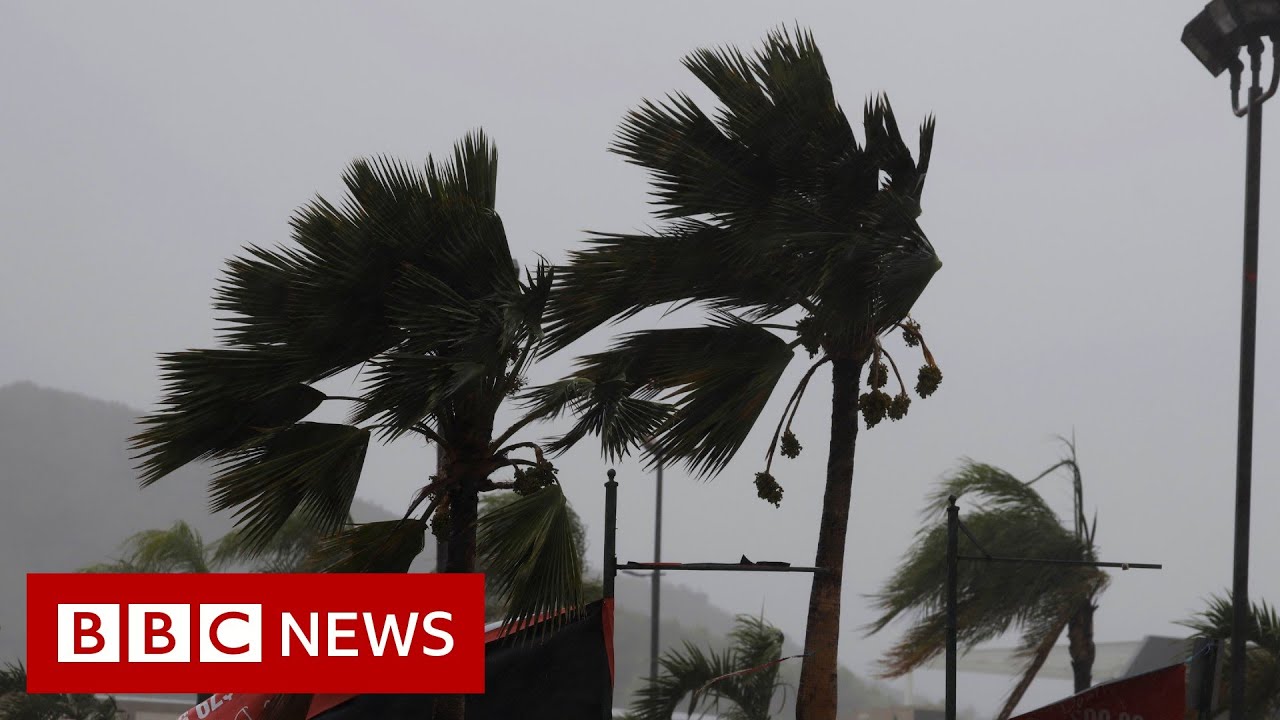 Hurricane Laura hits Louisiana - BBC News