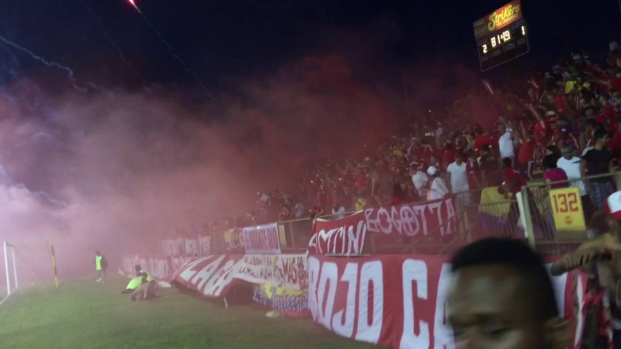 vivilo desde adentro,  America River la banda del bar&oacute;n rojo sur usa