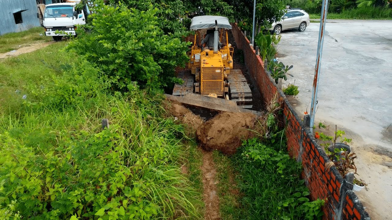 New Job Expand & Basic Road Bulldozer KOMATSU D31P Clearing & Forest In Areas Flood