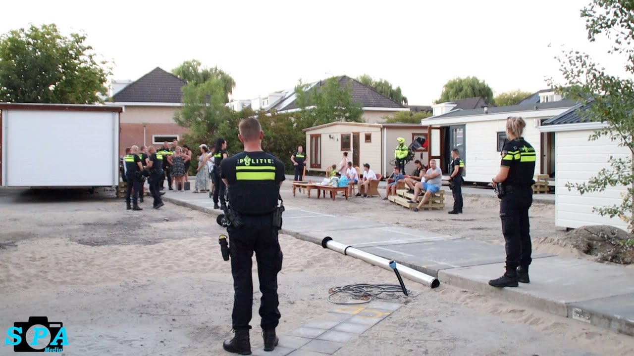Vluchtelingenwoningen naast gemeentehuis Pijnacker-Nootdorp opengebroken en gekraakt