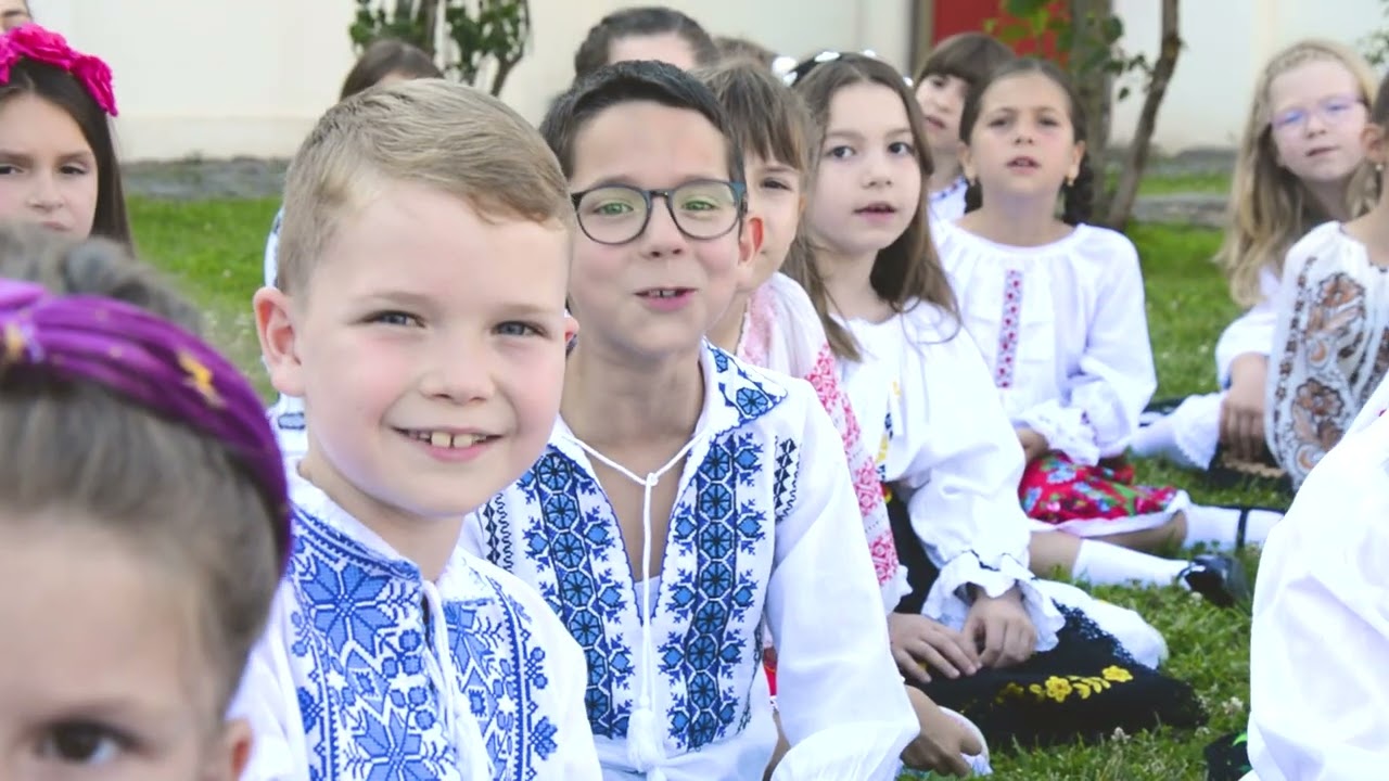 FOAIE VERDE FOI DE CIMBRU - Grupul vocal Cununa Cântecului Mureșean, coordonator prof. Iulia Maier