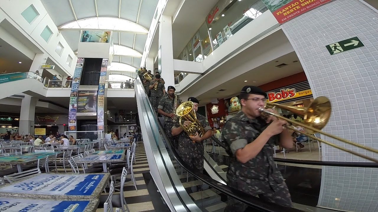 Entrada da Banda Exército Shopping Avenida Center com Sparks e Teenangels Cheerleading