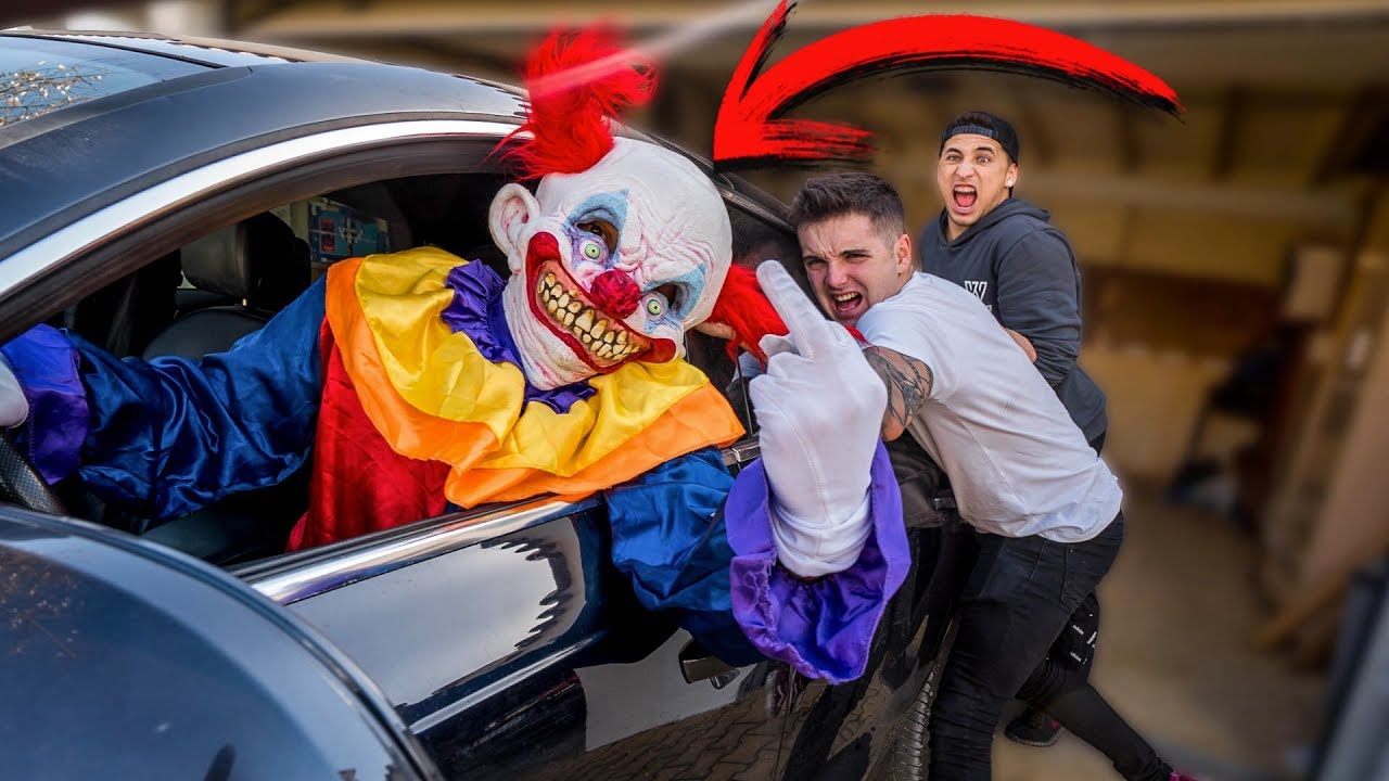 EL PAYASO ENANO ME QUITA EL COCHE *tiene un accidente*