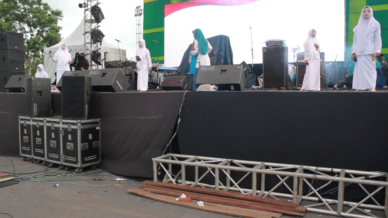 perform musikalisasi puisi PP.AL-IMDAD putri  