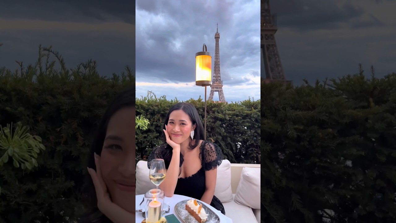 dining in front of the eiffel tower 🦒 #girafe #paris