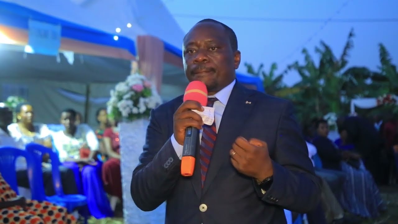 FDC HON. MWIJUKYE ADRESSING PEOPLE IN NTUNGSMO DISTRICT