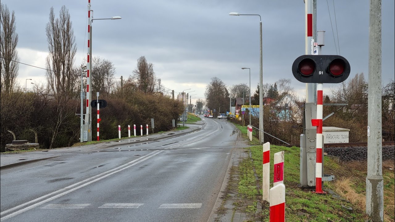 Przejazd kolejowy, Tczew ul. Malinowska - transmisja na żywo | Polish railroad crossing