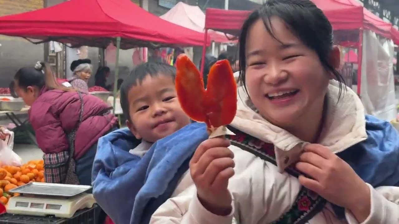 两兄弟在农村集市卖粉生意火爆，太有成就感了#我的摆摊日记