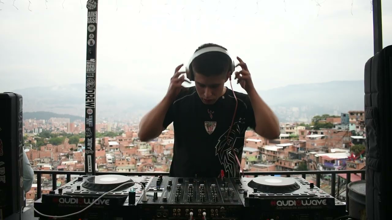 UNZU - COMUNA 13, MEDELLIN X NORTH GROOVERS