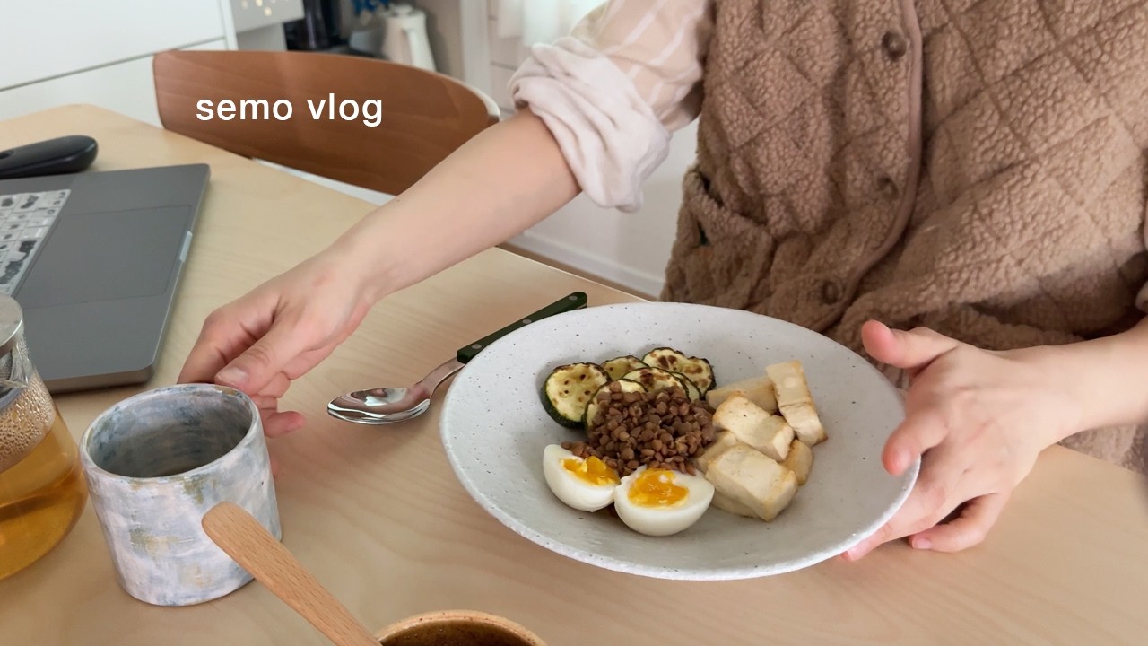 집밥 메뉴는 사과잼, 포카치아, 들깨 야채볶음, 알배기 비빔밥