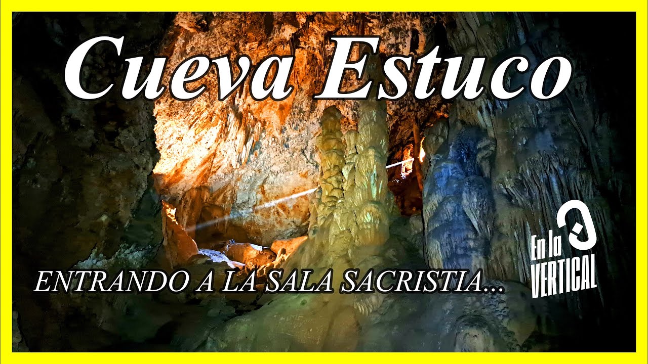 Cueva del Estuco Entrando a la sala de la SACRISTIA , Algimia de Almonacid . Aventura en España