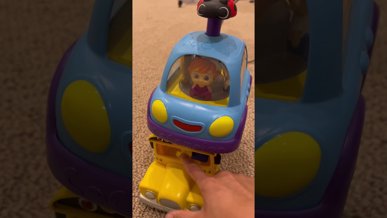 COCOMELON PUSH ‘N SING FAMILY CAR / OFFICIAL YELLOW SCHOOL BUS 