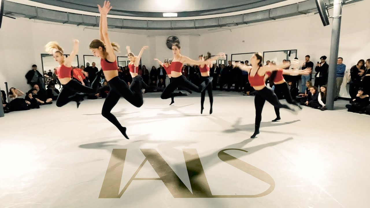Esibizione Danza Contemporanea Coreografia Alex Imburgia