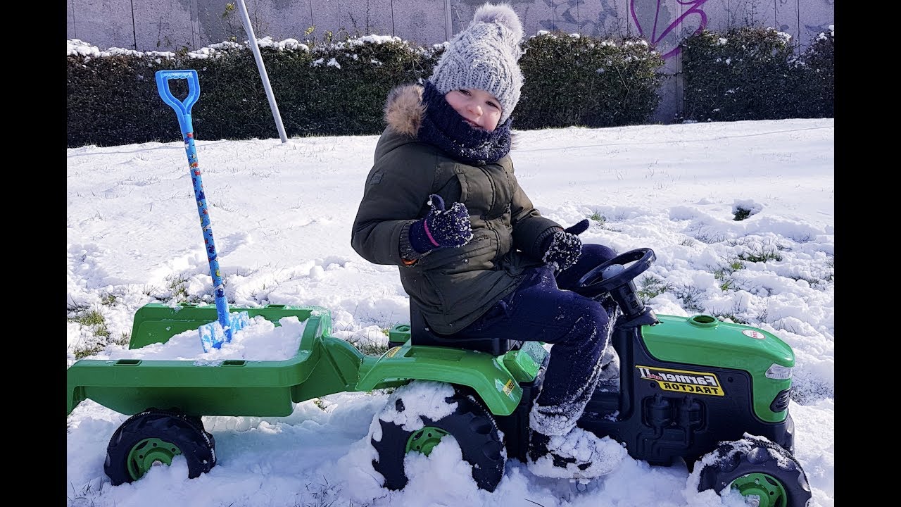 KIDS OUTDOOR TOYS |  SNOW PLAYTIME | JOHN DEERE KIDS TRACTOR