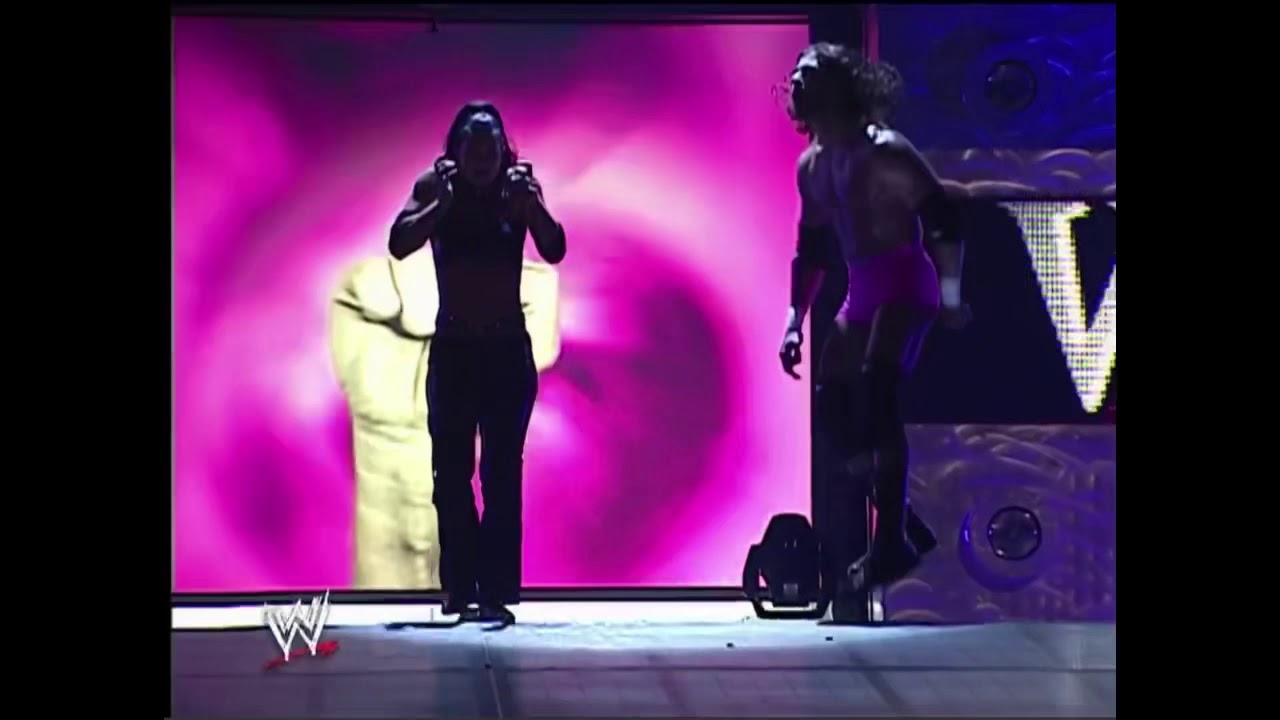 WWE RAW 10.13.2003 - Victoria Entrance