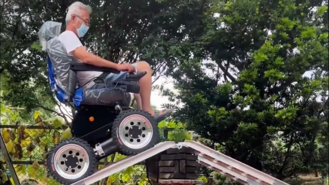 Observer 4x4 Wheelchair Driving on slope - OB-EW-001. PW-4x4Q.#wheelchair #4x4 #electricwheelchair